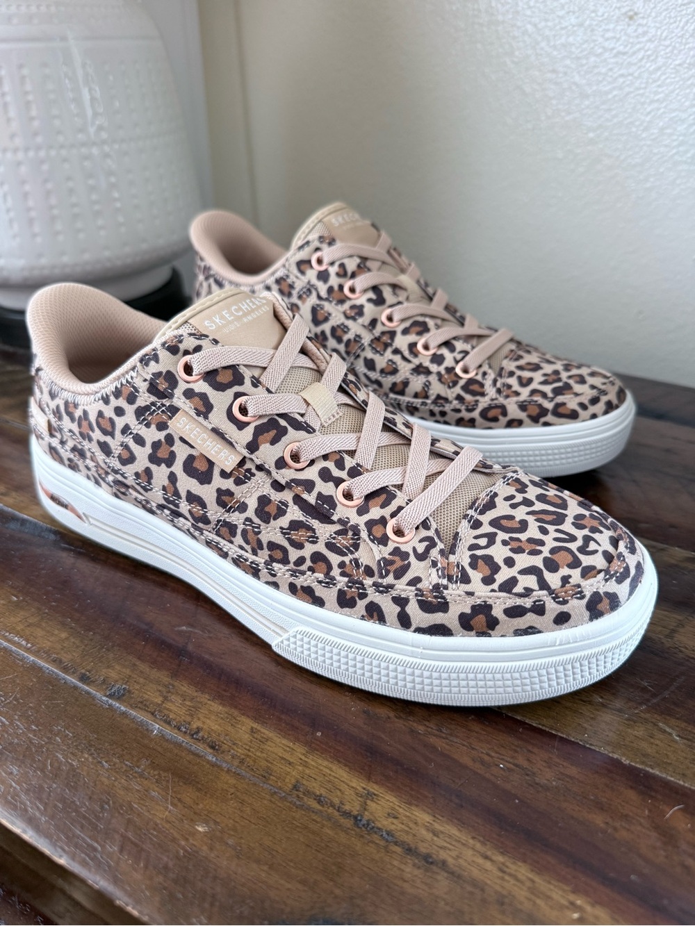Skechers Slip-ins Arch Fit Arcade Wild Nite Sneaker 9.5 Slip-on Shoes Leopard
